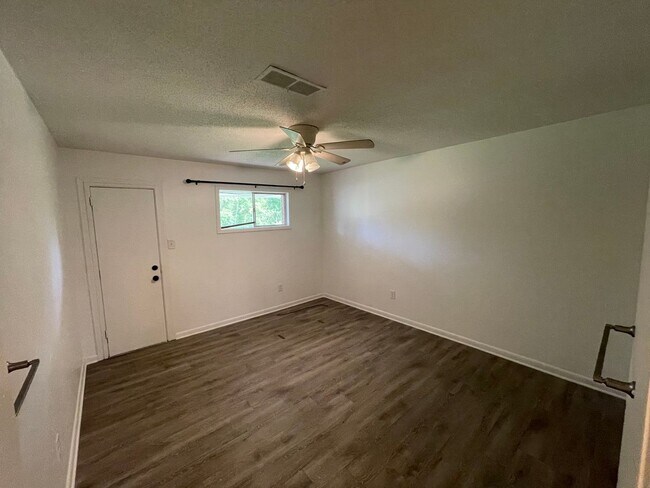 Building Photo - 3312 Northview Drive