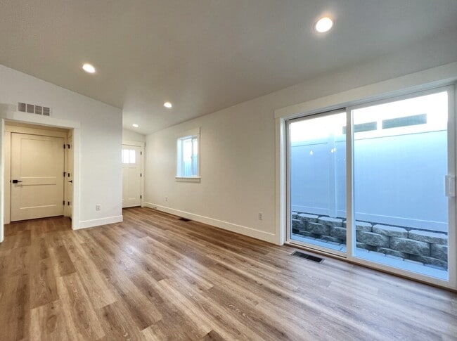 Building Photo - 1449 W Lark Ct