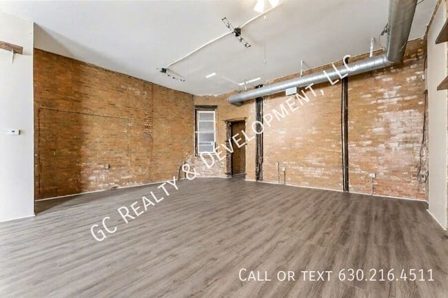 Foto del edificio - 3328 W Chicago Ave