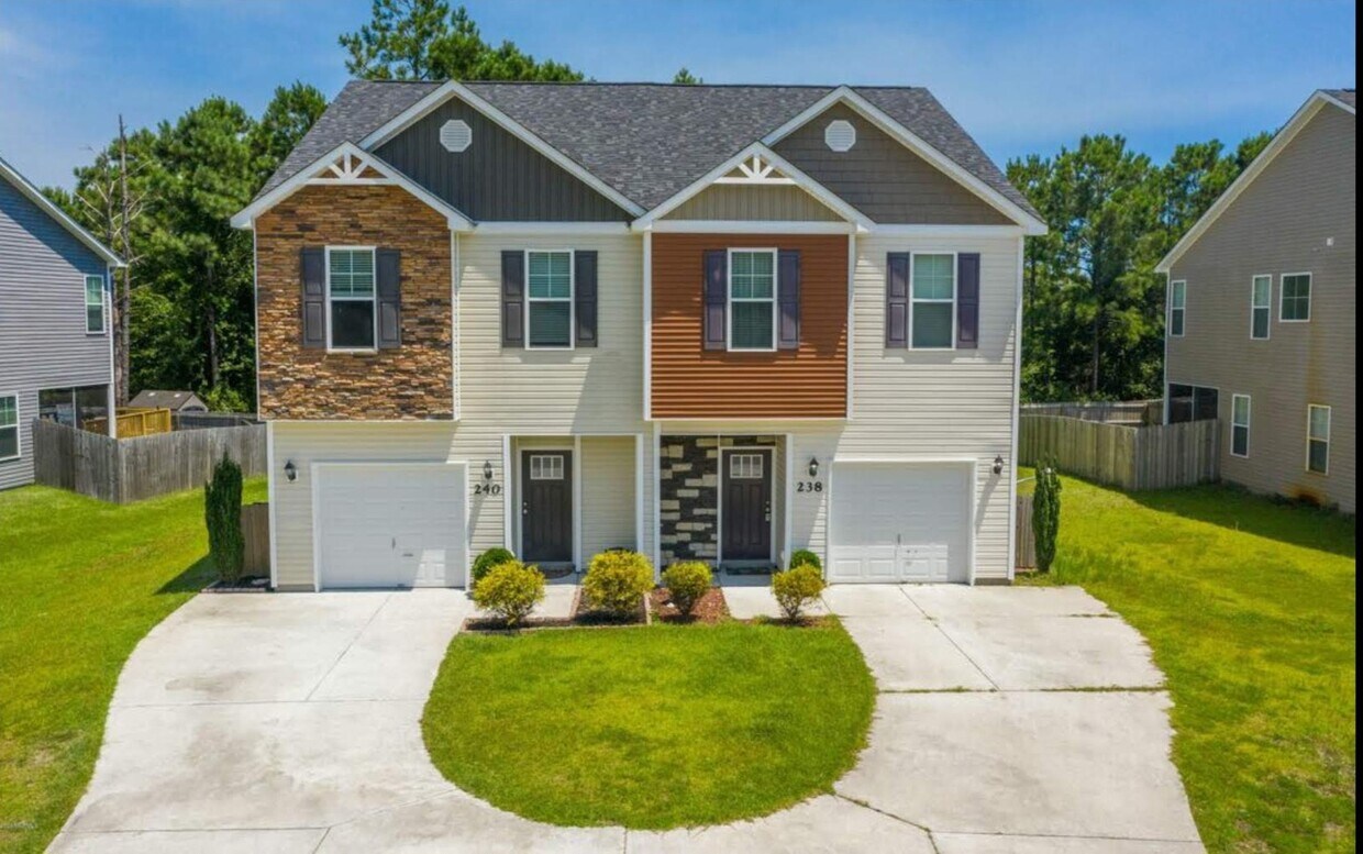 Primary Photo - 240 Currituck Dr