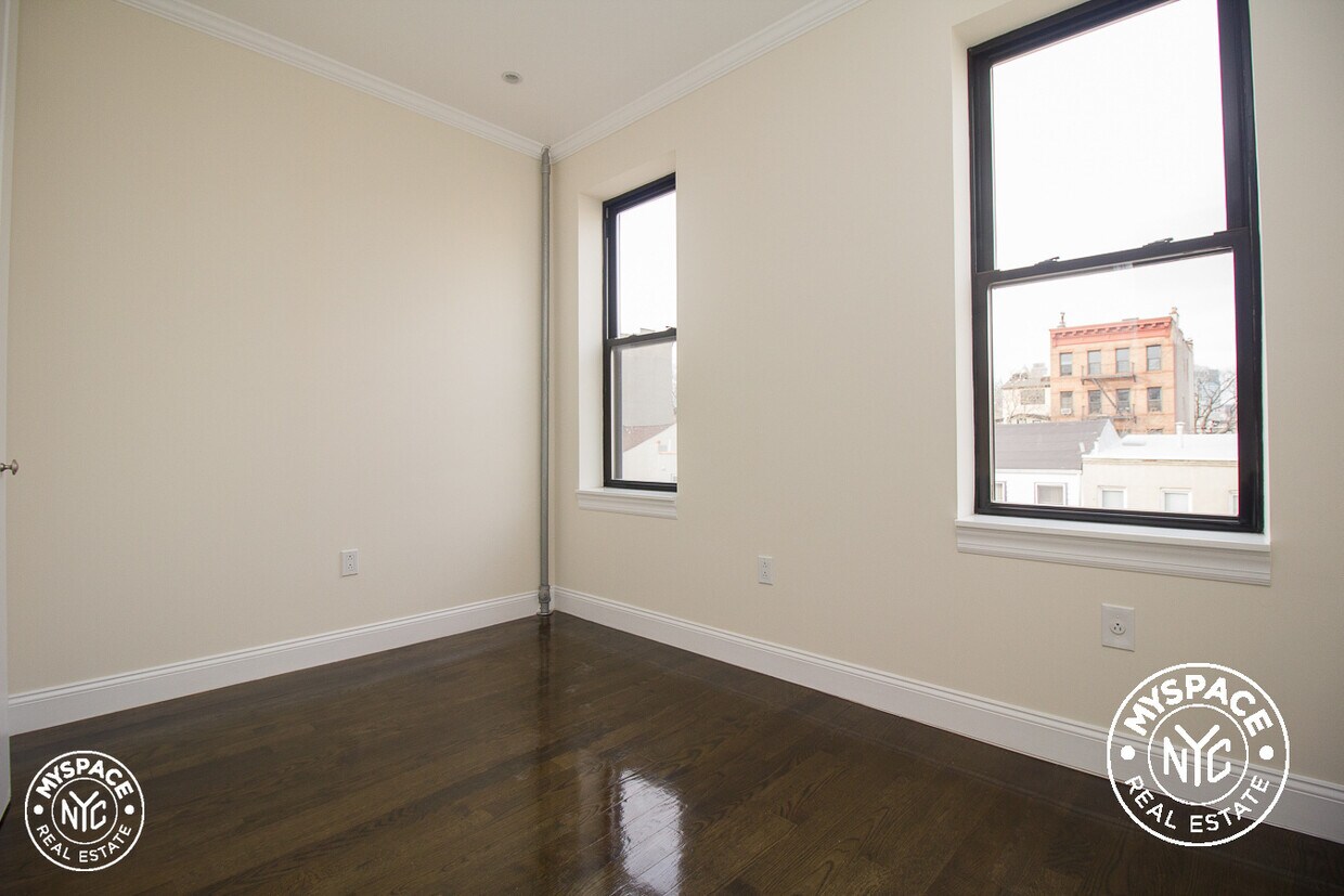 Primary Photo - 329 Union St