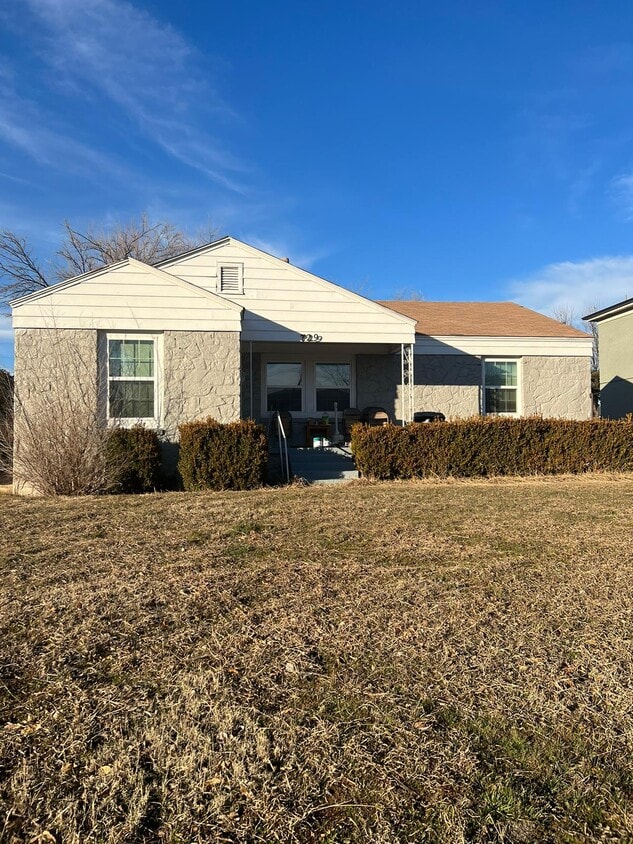 Foto principal - 729 NE 25th St
