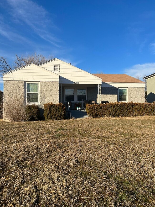 Photo - 729 NE 25th St House