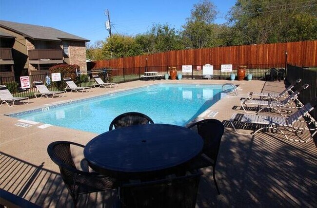 Foto del edificio - 7924 Emerald Crest Dr