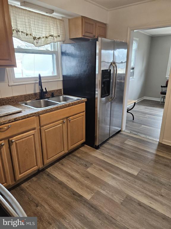 Foto del edificio - 185 Edge Ave