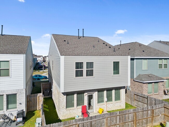 Building Photo - 17210 Pentland Hls Wy