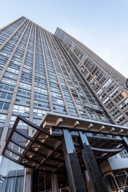 Foto del edificio - 655 W Irving Park Rd