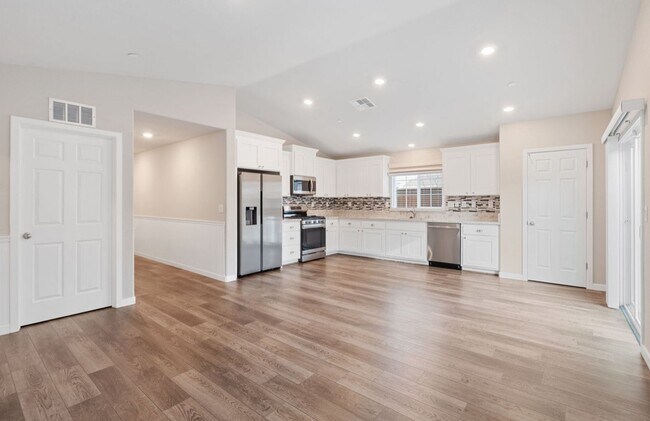 Foto del edificio - **Welcome Home to Your Dream Residence in Roseville!**