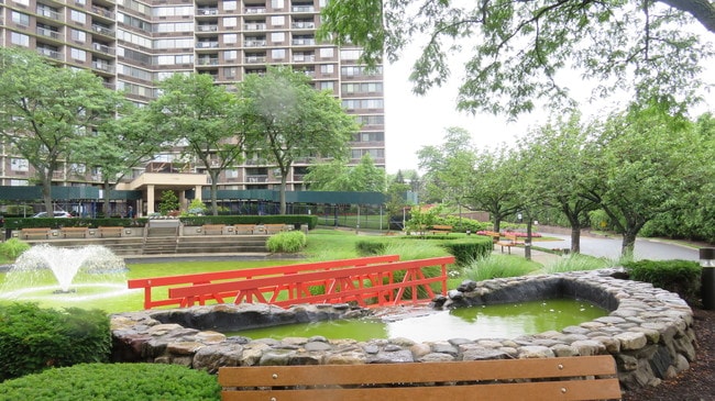 Building Photo - 1 Bay Club Dr