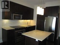 Building Photo - 70 Roehampton Ave