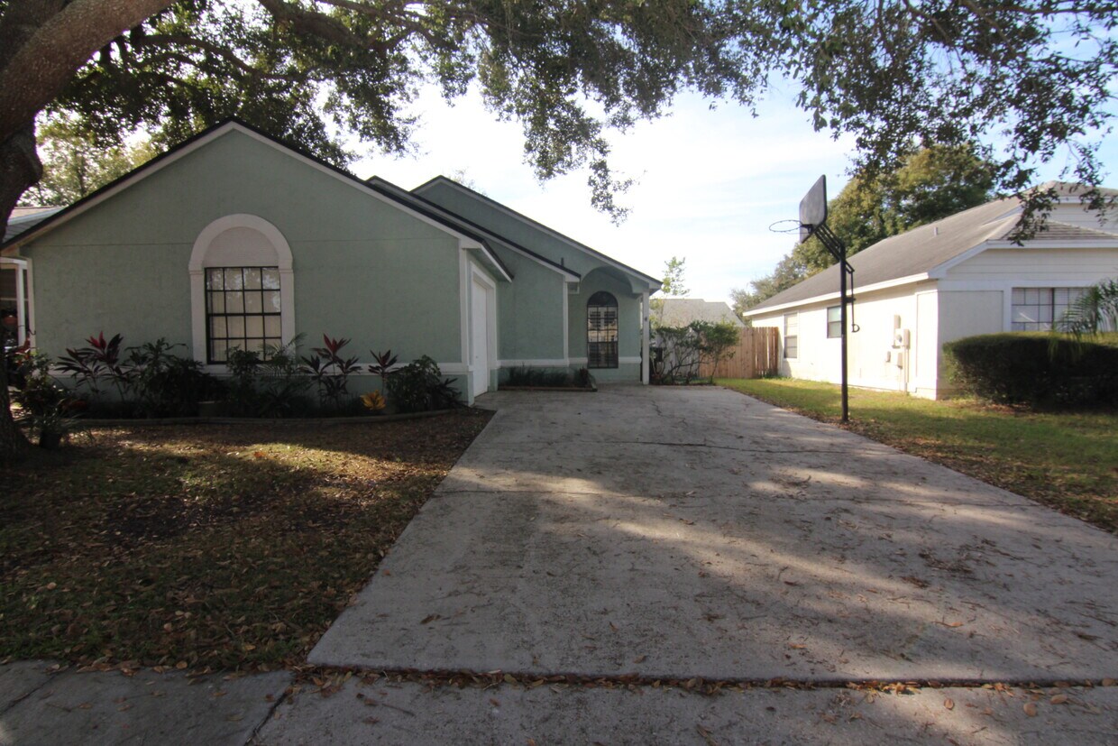 Primary Photo - 1976 Sheeler Oaks Dr