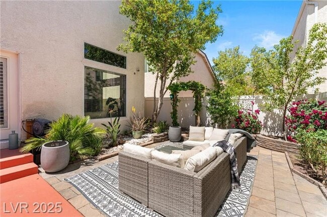 Building Photo - 3 BEDROOM HOME IN GATED COMMUNITY!