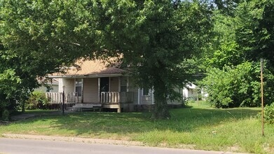 Building Photo - 406 S Joplin St