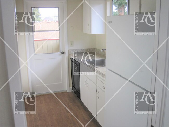 Building Photo - 306Cayuga