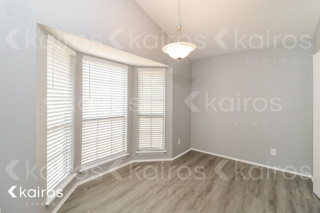 Foto del edificio - 2805 Forest Creek Dr.