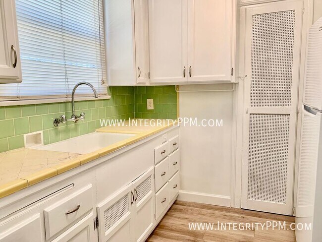 Building Photo - North Park - Charming 1 Bedroom Apartment ...