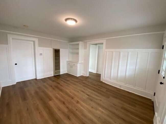 Building Photo - 542 Pine Ave