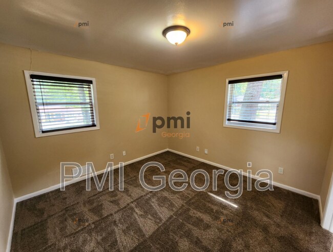 Building Photo - 2870 Altaview Dr SE