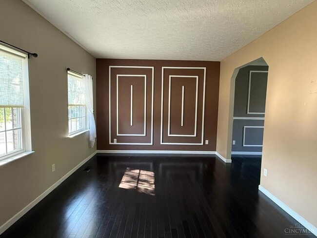 Building Photo - 6015 Hidden Oaks Ct