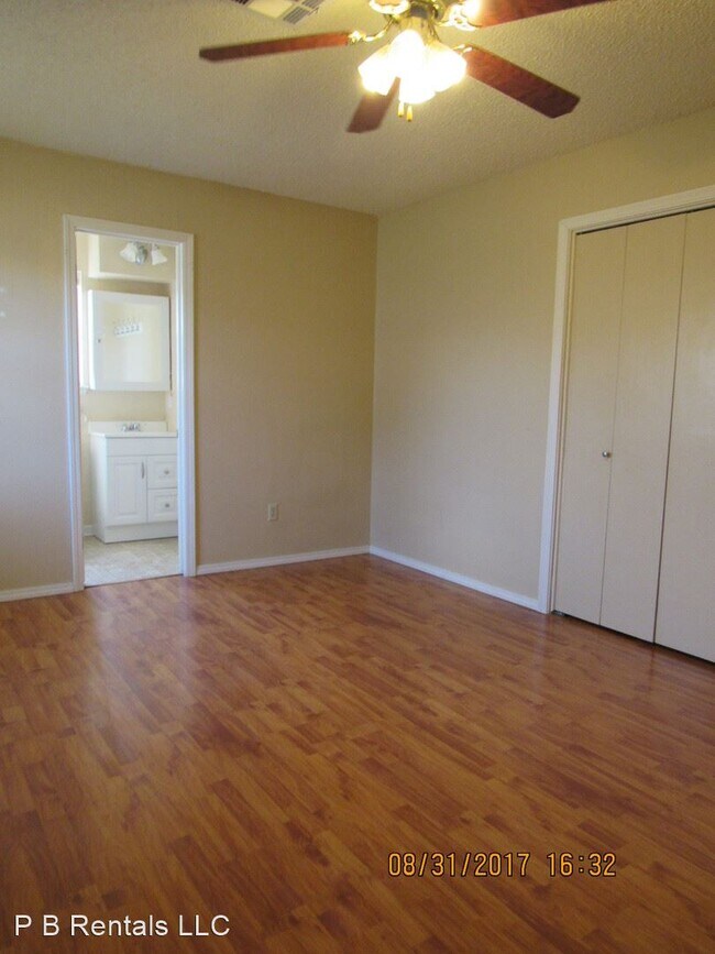 Building Photo - 3 br, 2 bath House - 1008 SW 61st Street
