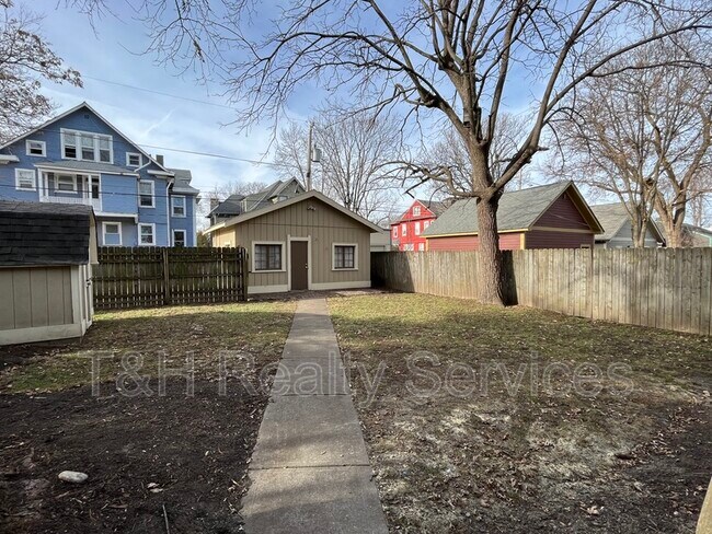 Building Photo - 1624 N Delaware St