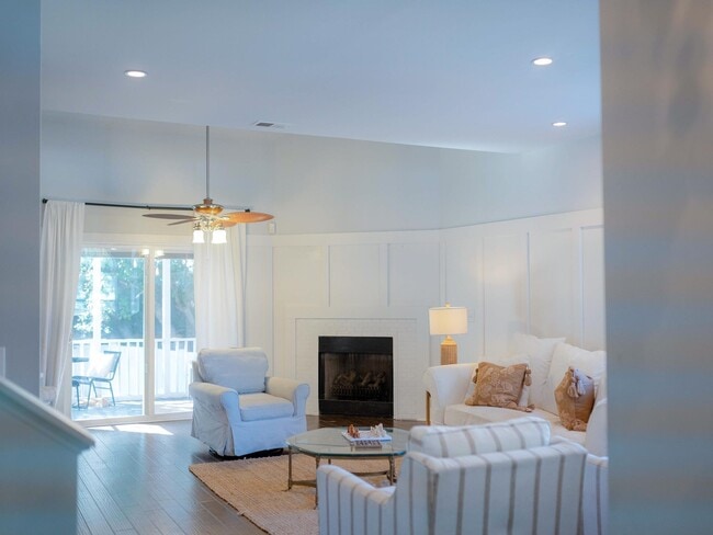 Building Photo - 2500 Sand Dunes Dr