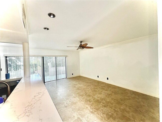 Foto del edificio - 8801 W Sample Rd