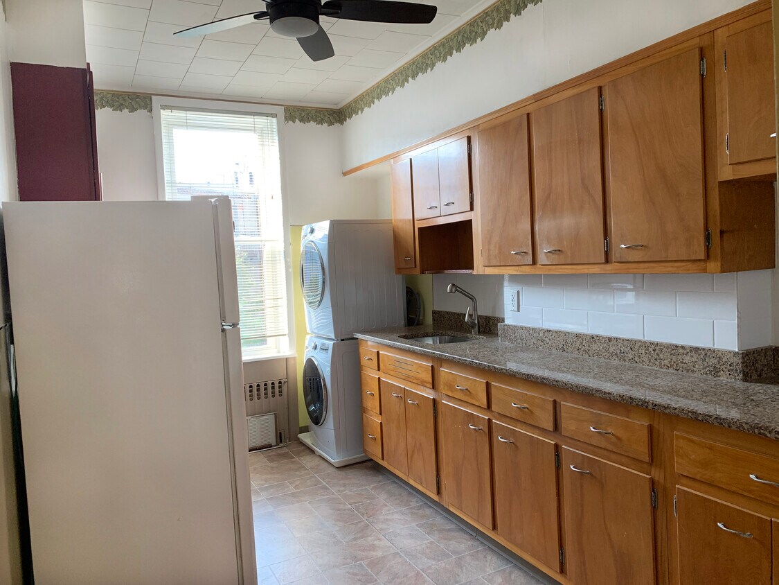 Kitchen - 5833 69th Ave