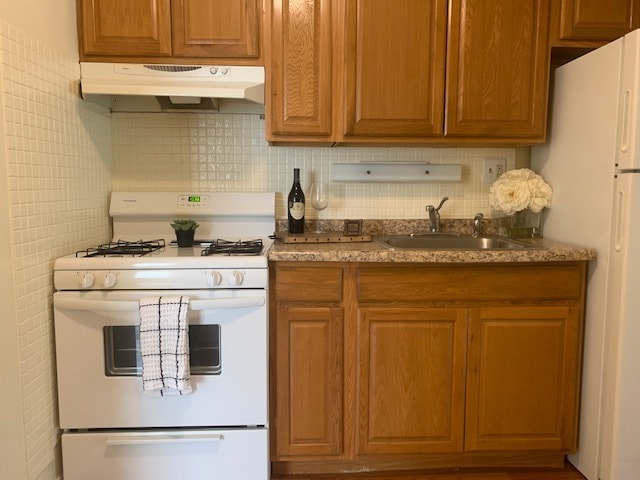 Kitchen - 260 E Lake St