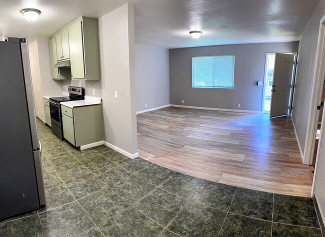 Foto del edificio - Newly Renovated 3/1 Home w/ Large Yard