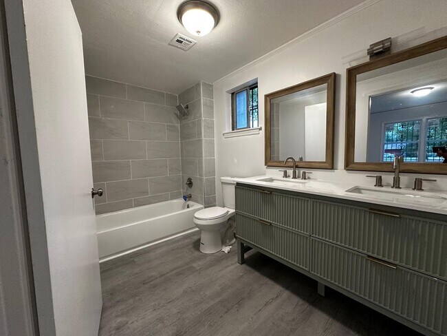 Foto del edificio - Spacious 5 Bed / 2 Bath home