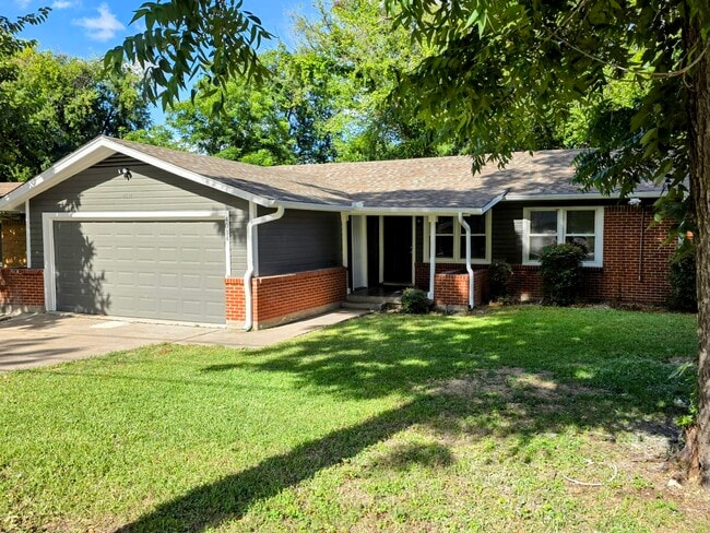 Building Photo - 4014 Sun Valley Dr