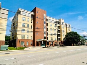 Building Photo - 1117 University Ave