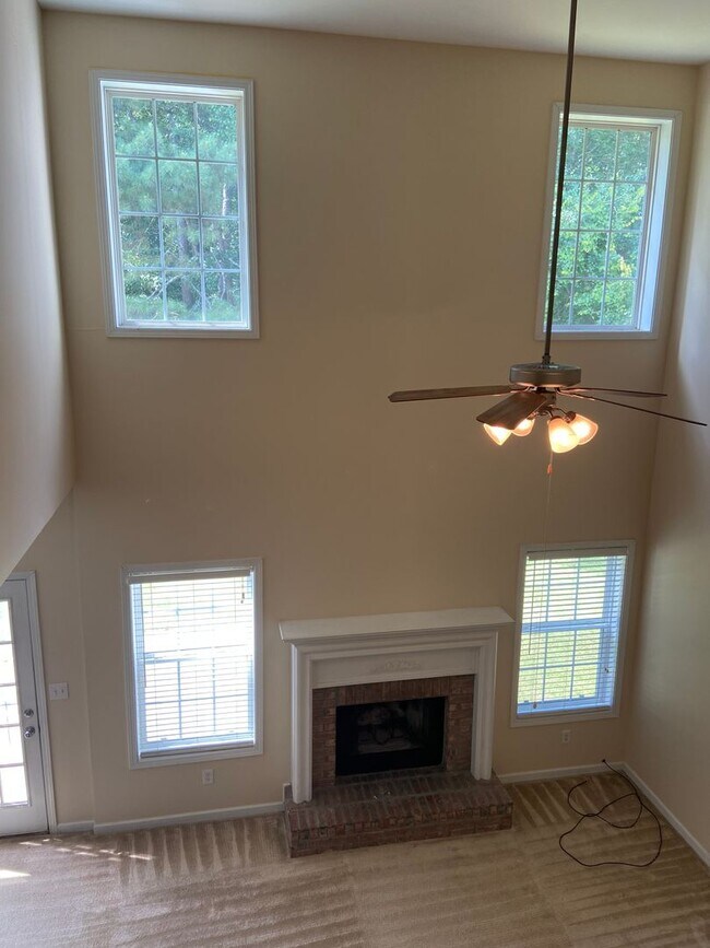 Foto del edificio - 4 BR/2BA | Newly Renovated Single Family Home | 1-Car Covered Parking | Half off rent!