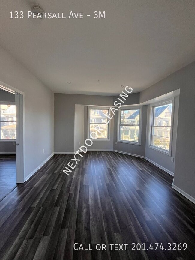 Building Photo - 133 Pearsall Ave