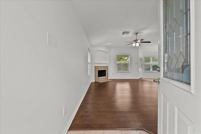 Building Photo - 202 Pebble Walk Ln