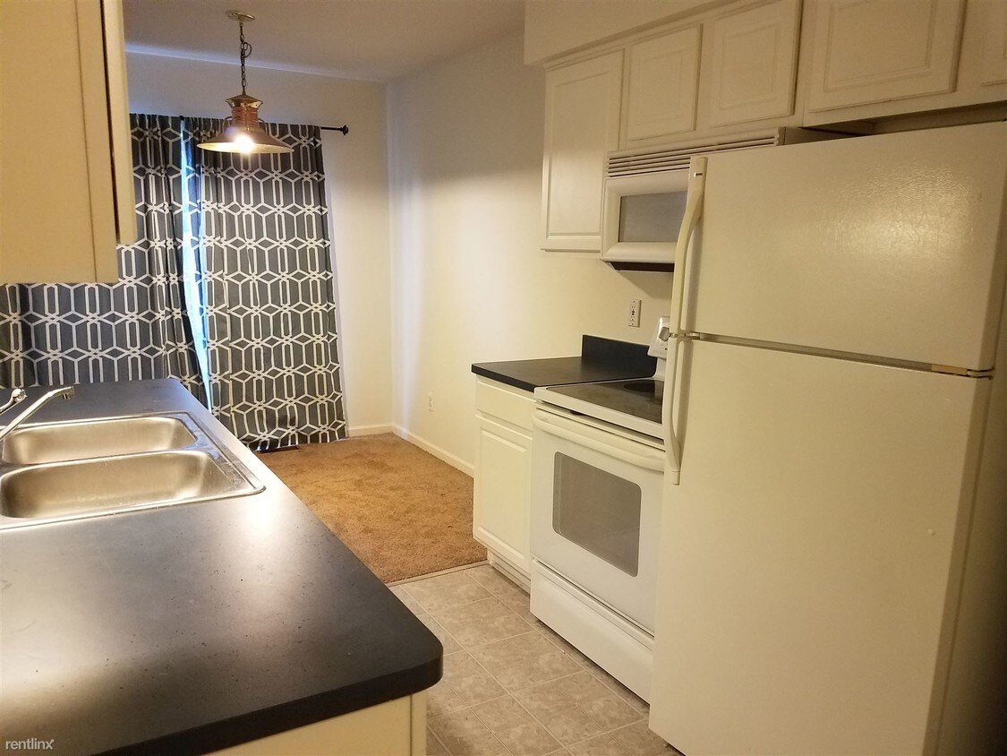 2 br, 1.5 bath 13814 Watersway Dr Condo for Rent in Gibraltar, MI