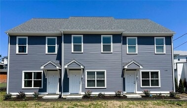 Building Photo - 578 Elm St
