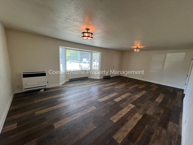 Building Photo - 10230 N Hillview Dr