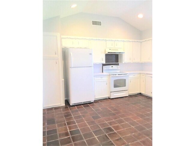 Building Photo - 8425 Donna Dr