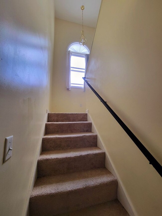 Building Photo - 3 bed 2.5 bath on West Run Road -- Available 04/01/26