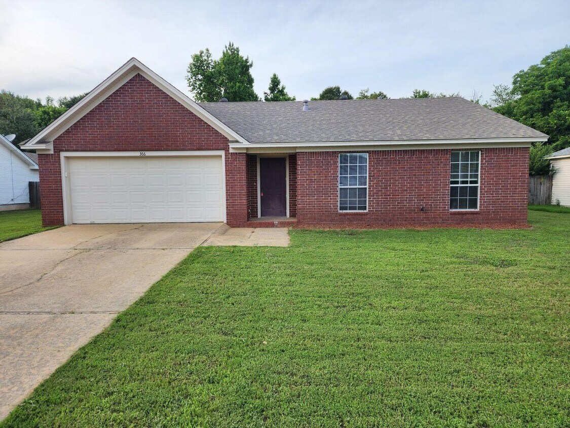 Primary Photo - 366 Hickory Grove St