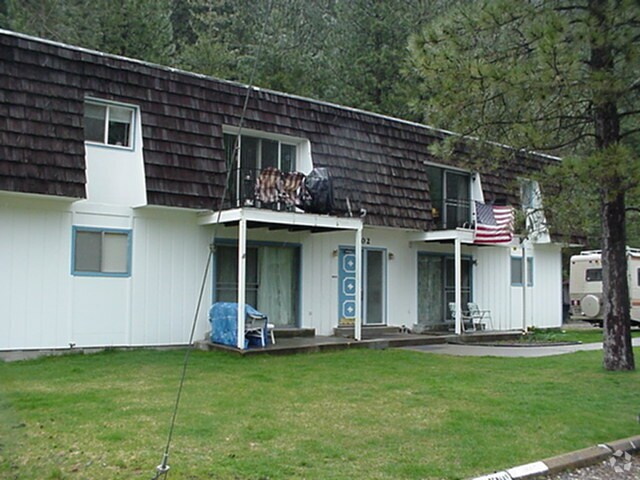 Building Photo - 402 E Yellowstone Ave
