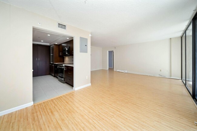Building Photo - 899 Jeffery St