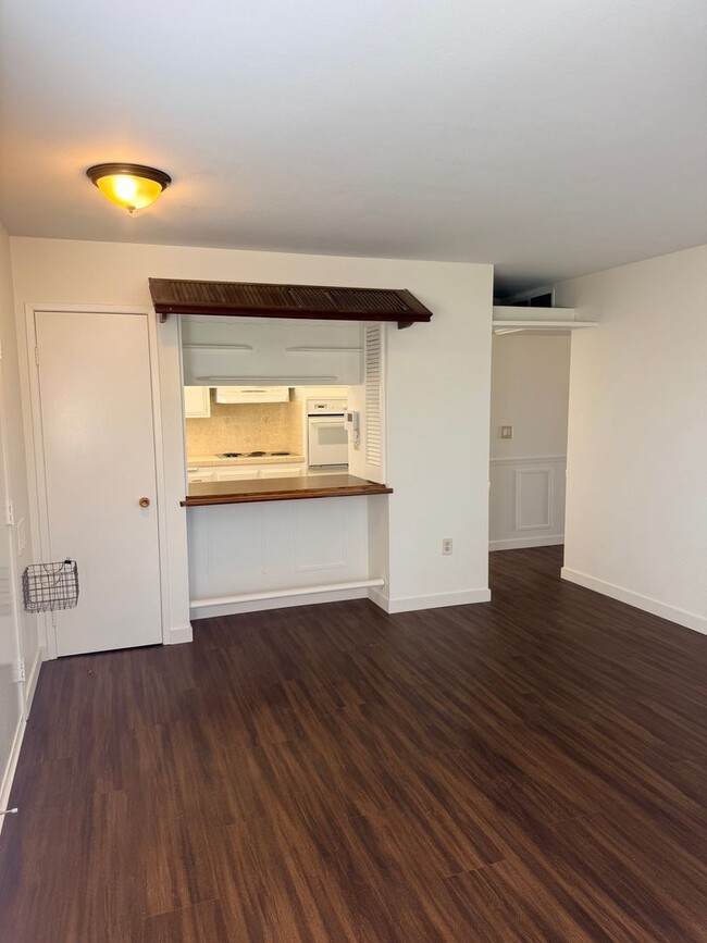Building Photo - One Bed One Bath for Rent In Menifee