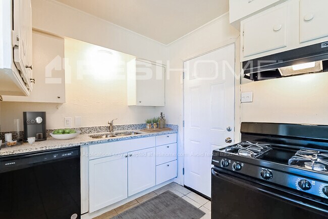 Foto del edificio - 14210 Osage Drive