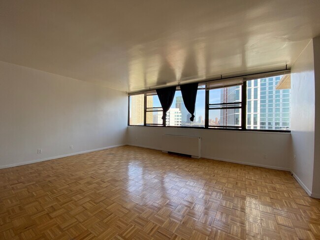 Building Photo - 135 Montgomery St