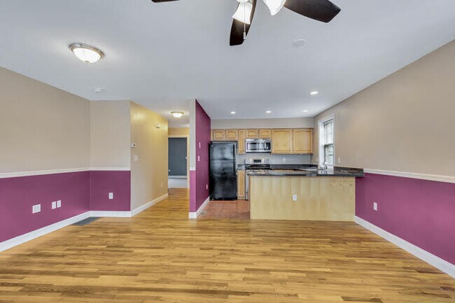 Building Photo - 157 Fuller St