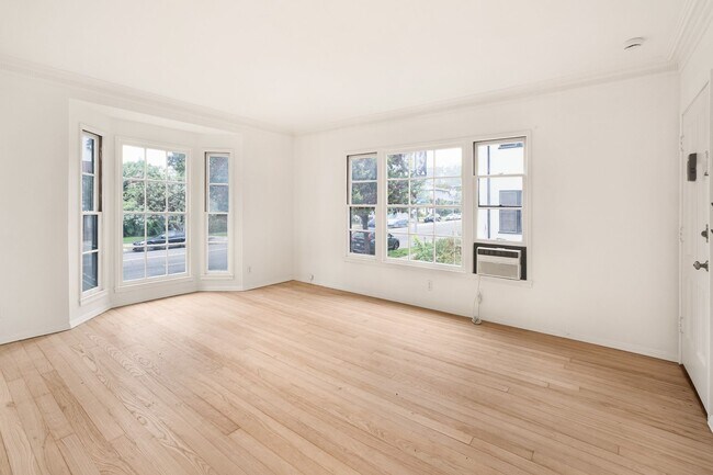 Foto del edificio - Spacious 1-Bedroom 1-Bath apartment in Los Feliz