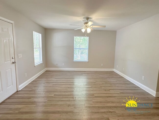 Building Photo - Beautiful  3 Bedroom home in Pensacola!